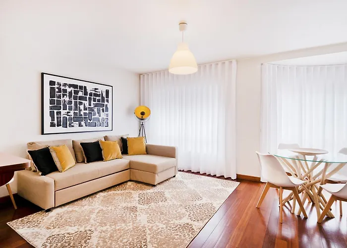 Bmyguest - Central Garage Apartment