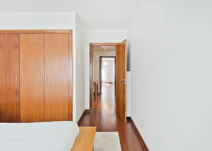 Bmyguest - Central Garage Apartment